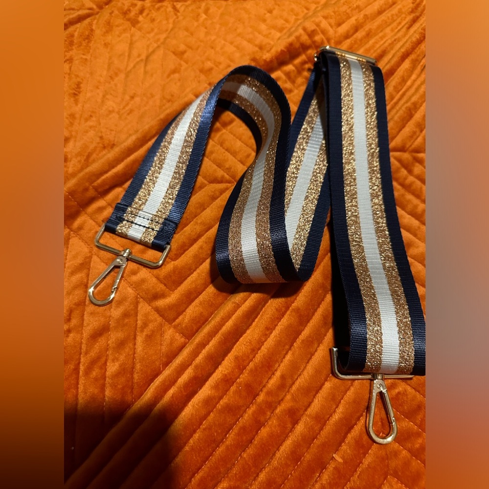 Ahdorned striped strap